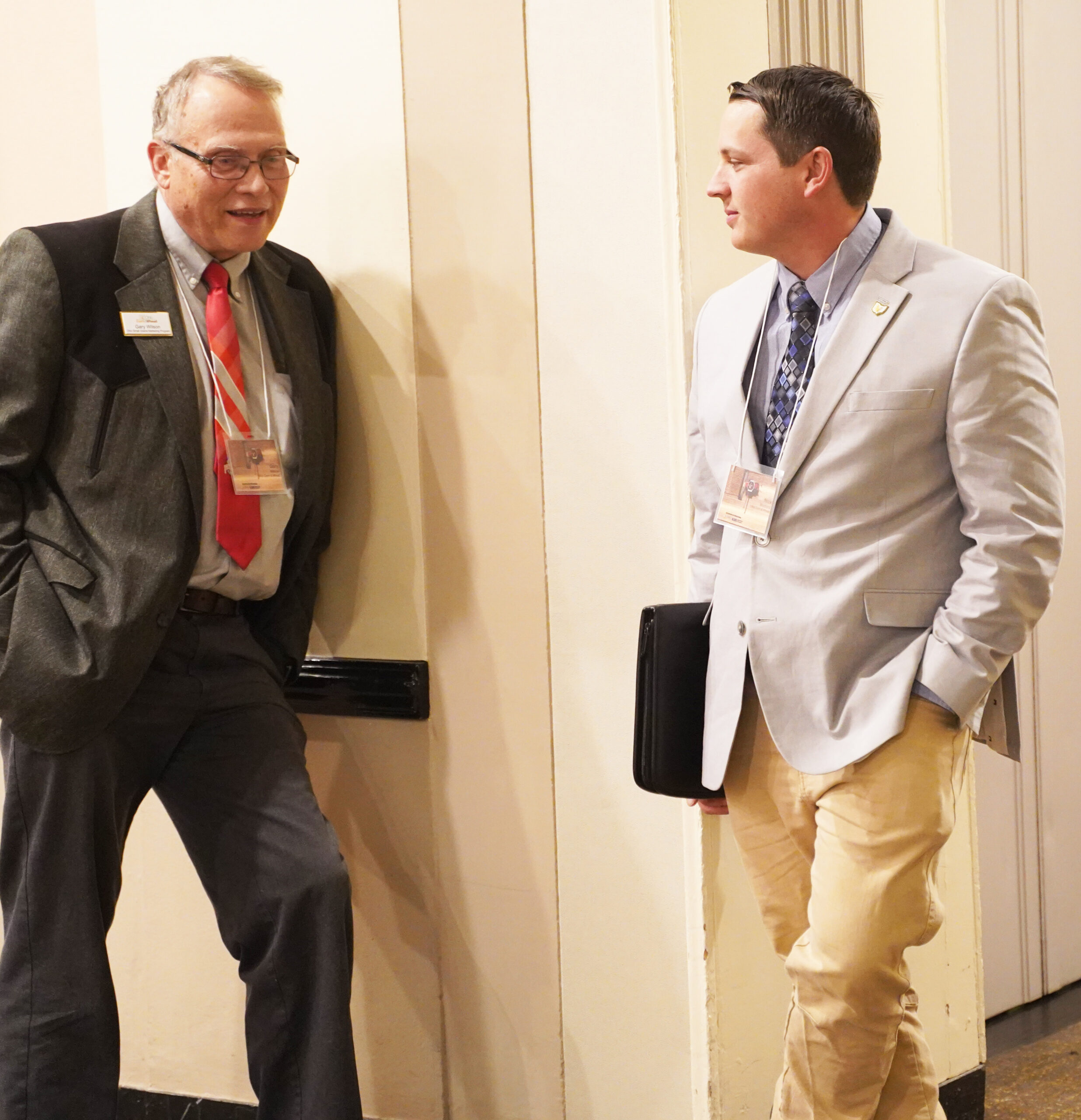 USW Board Member Gary Wilson, left, a wheat farmer from Jenera, Ohio, who also serves as Chair of the Ohio Small Grains Marketing Program, chats during the USW/NAWG Joint Fall Board Meeting in Cincinnati.