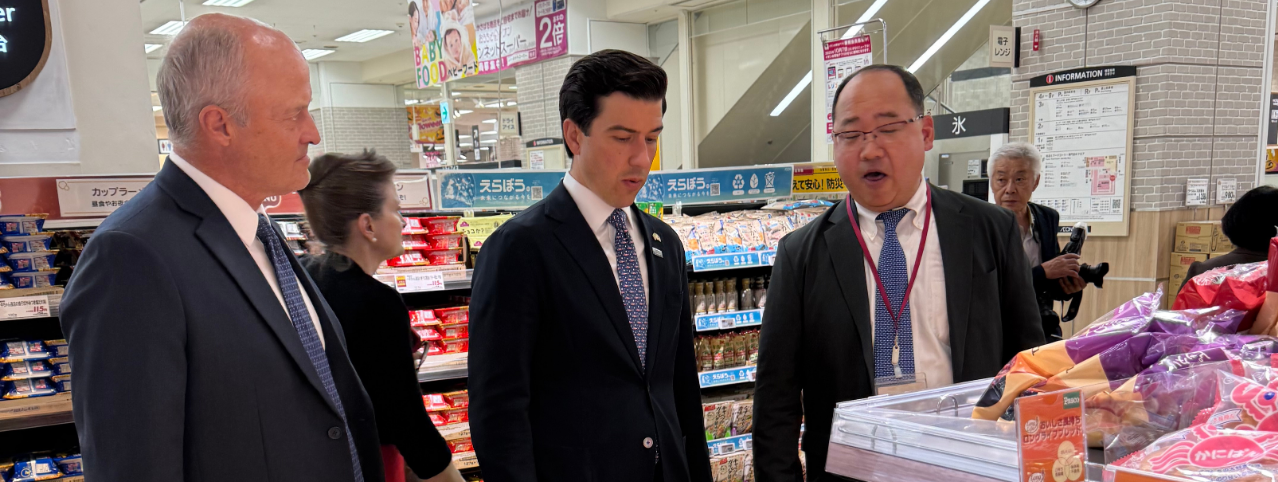 USDA Under Secretary Lindberg in Japanese Bakery
