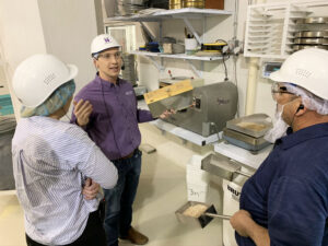 For USW, Thiele helps flour millers improve efficiency, flour quality and profitability. As associate director and flour milling and grain processing specialist for the IGP Institute at K-State, he also teaches future milling professionals.